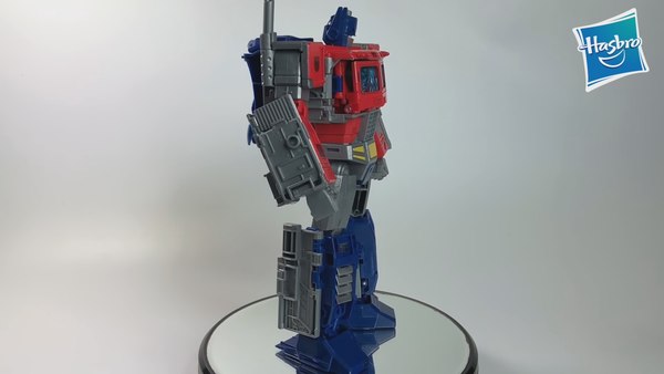 Power Of The Primes Leader Class Optimus Video Gives Detailed In Hand Look With Screencaps 38 (38 of 49)